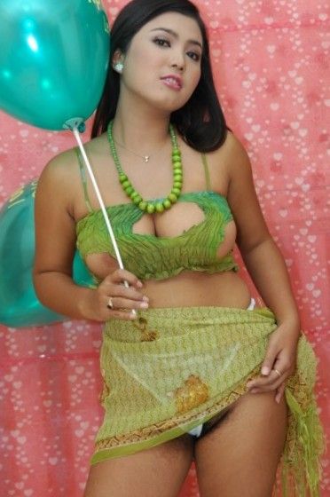 gadis bugil