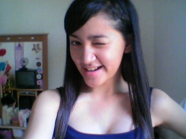 cewek cantik bugil ngangkang