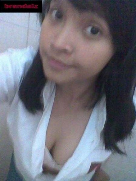 gadis sma bugil