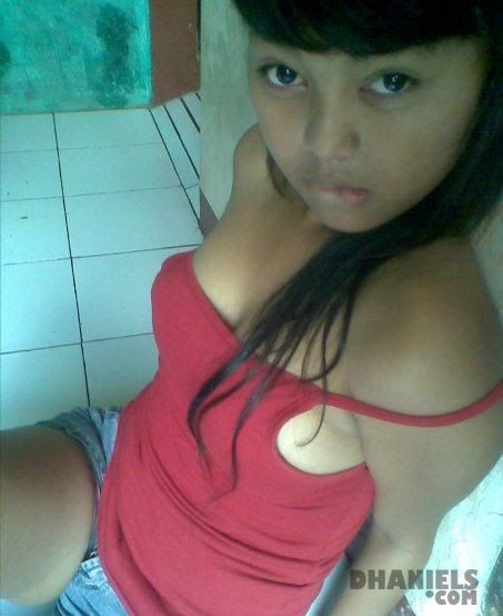 cewek jilbab bugil nyepong