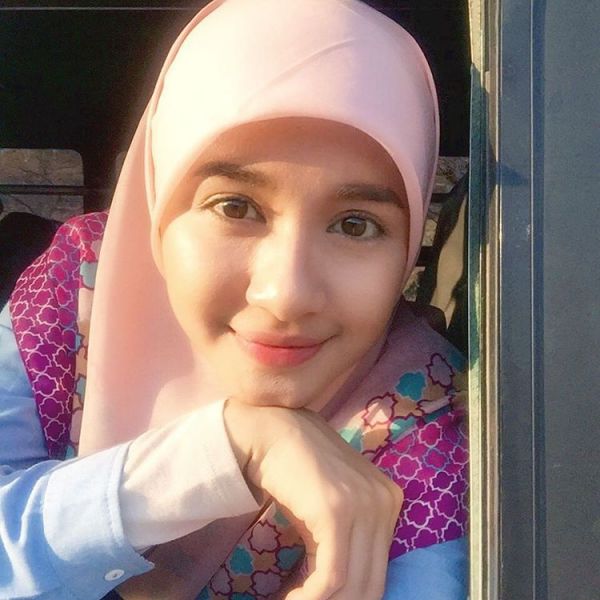 cewek cantik hot