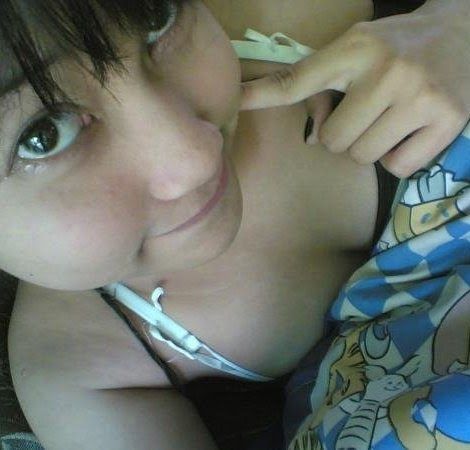 cewek pamer memek mulus