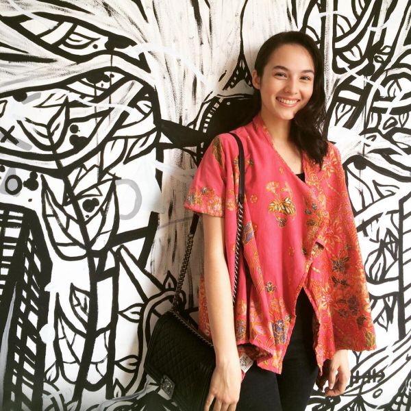 chelsea islan selfie