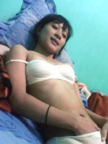 model bugil