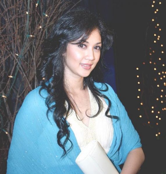model hot indonesia tika