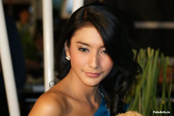 gambar ayu azhari bugil