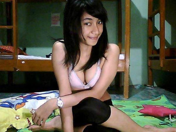 ngintip cewek mandi telanjang