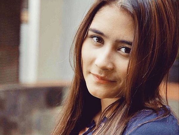 sandra dewi bugil