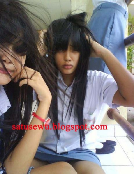 intip mandi istri tetangga