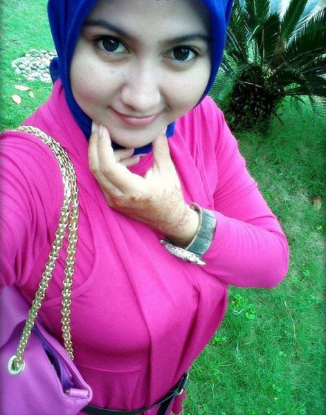 gadis bugil