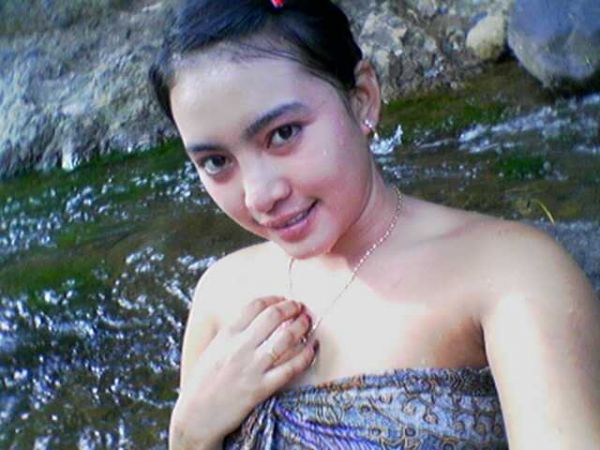 julia perez mandi rahma azhari