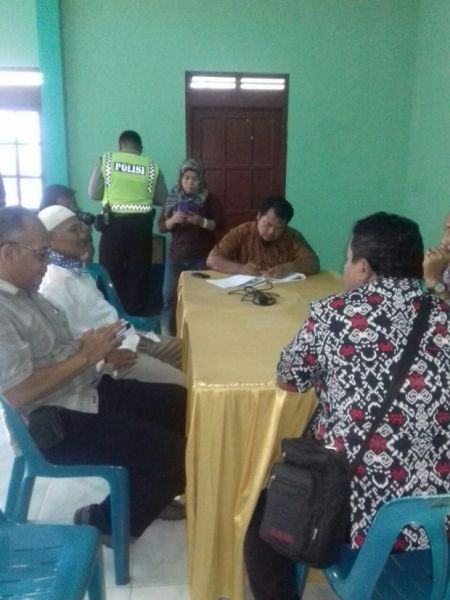 cewek ngesek