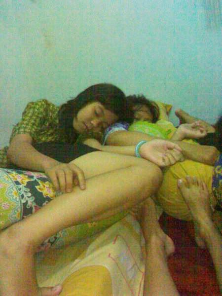 ngintip cewek ganti baju