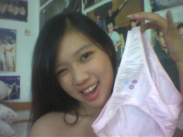 ngintip cewek pipis