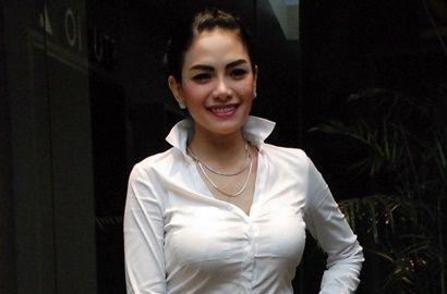 juwita bahar rok mini