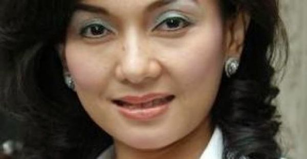 suami nia daniati dulu