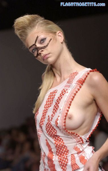 mom nipple slip