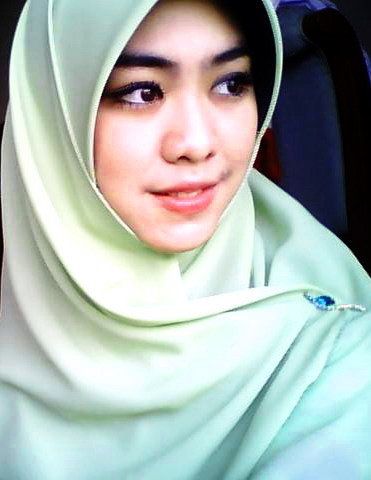 ber jilbab tidak oki setiana dewi