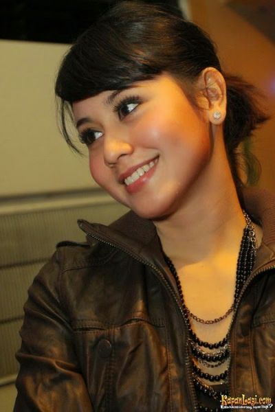 payudara besar perempuan