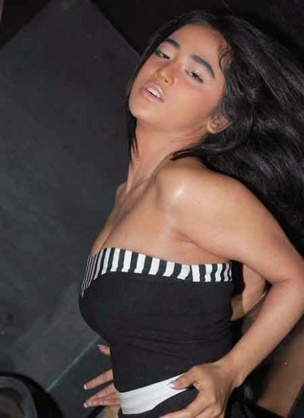 foto syur zaskia gotik