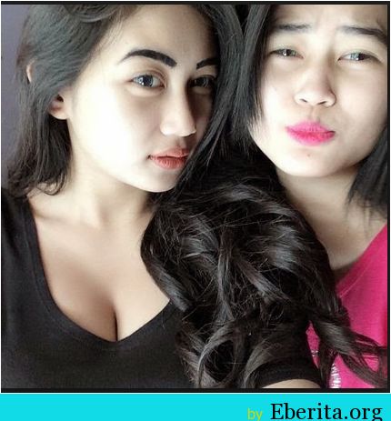 meremas payudara wanita bugil