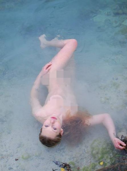 gambar panas ayu azhari