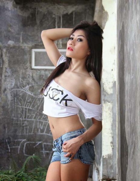 siswi cantik striptise