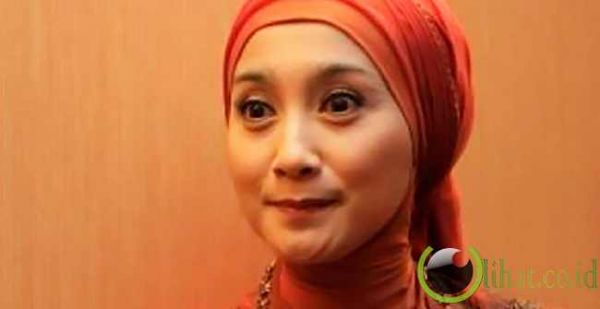 gambar desi ratnasari