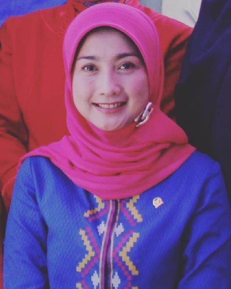 lagu desy ratnasari tenda biru