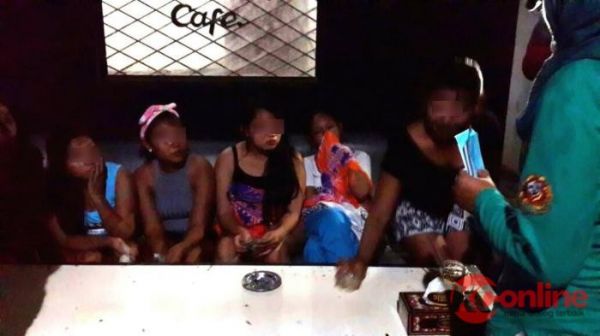 wanita misteri
