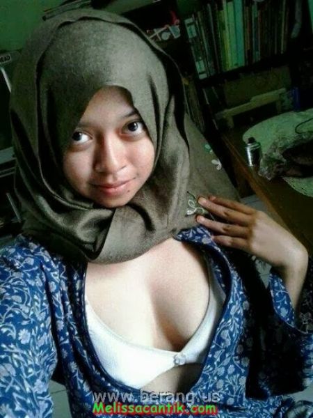 cewek jilbab nakal