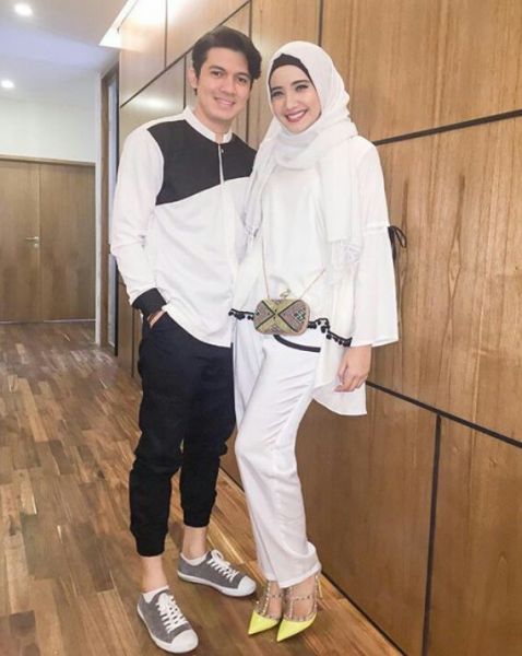 zaskia sungkar memakai baju kekinian