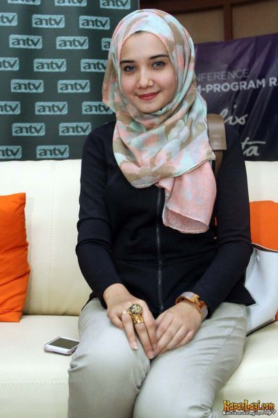 zaskia sungkar dan keluarga