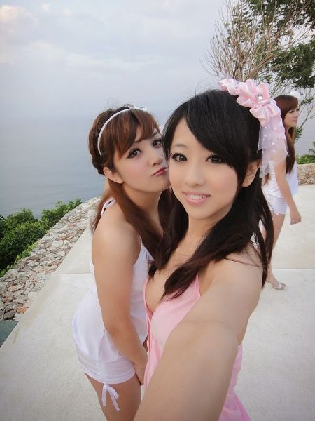 gadis cantik basah