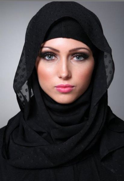 pake pensil gambar wanita berhijab