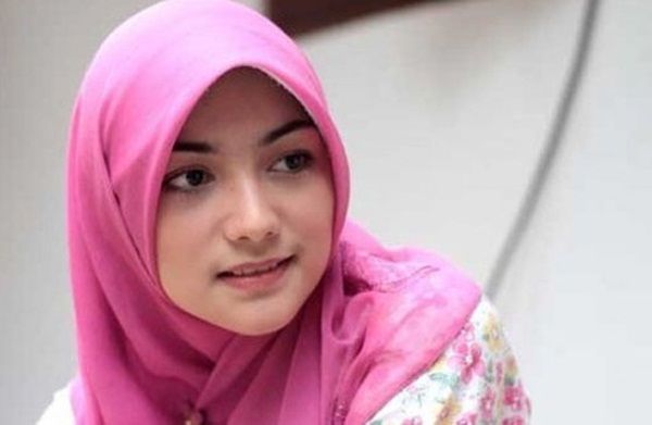 gambar wanita berhijab grafis test