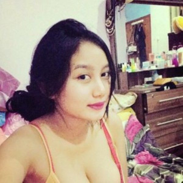 cewek pamer memek