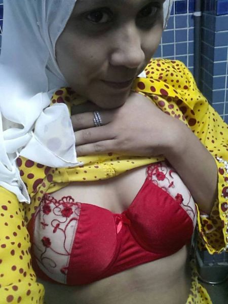 nampak tetek
