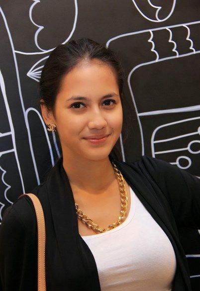 mulan guritno artis indonesia