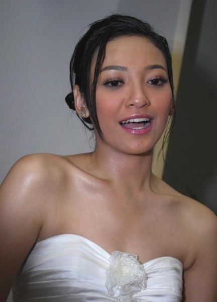 syahrini telanjang