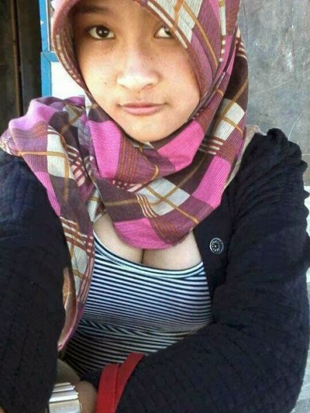 memek cewek ber jilbab