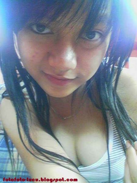 wanita telanjang