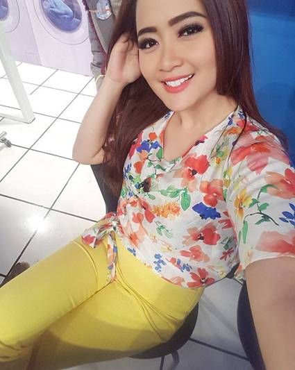 gambar polisi telanjang