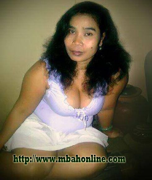 gadis indonesia mandi
