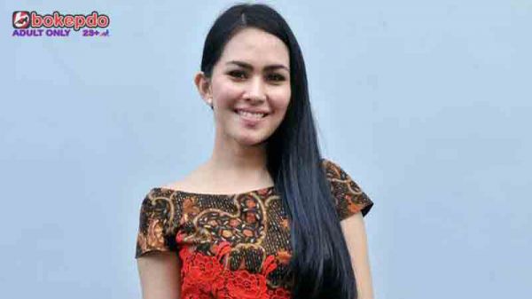 baju tengah berganti kartika putri