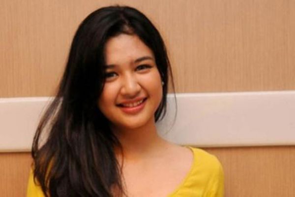 mikha tambayong dan ajun perwira
