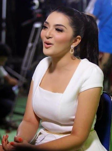 hot nia daniati