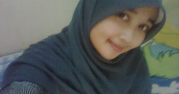 wanita cantik ber jilbab