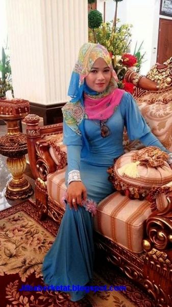 gadis melayu pakai seluar ketat
