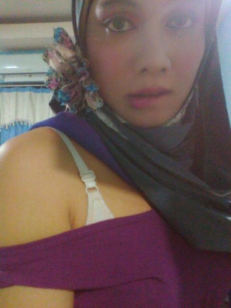 cewek jilbab bugil nyepong